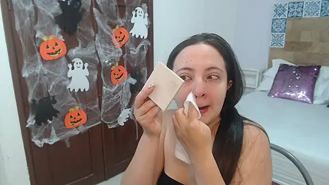 ScarletLevis online show from 10.17.25
