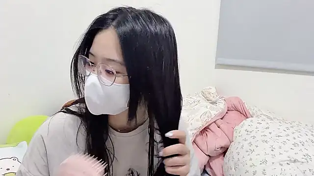 Snapshot of LHeart chatting on 04.21.26 LHeart online show from 04.21.26