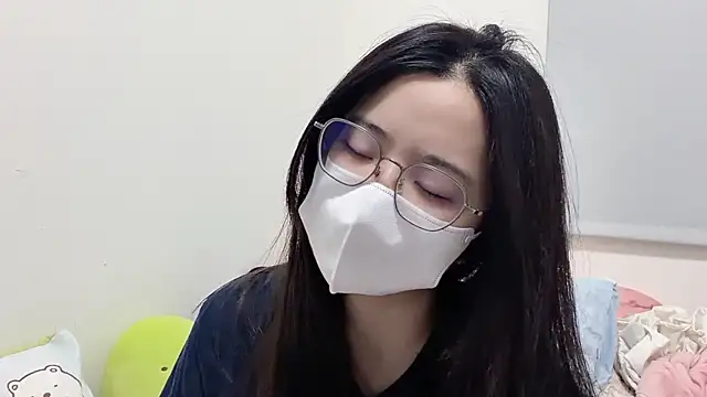 Snapshot of LHeart chatting on 04.28.26 LHeart online show from 04.28.26
