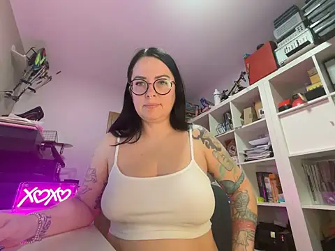 Snapshot of annalea85 chatting on 03.18.26 annalea85 online show from 03.18.26