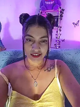 Snapshot of Fox_Roxxan chatting on 06.03.26 Fox Roxxan online show from 06.03.26