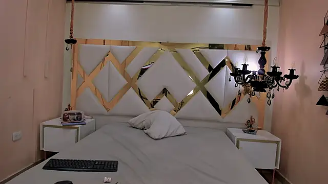 Sweet Lucyy online show from 10.11.25