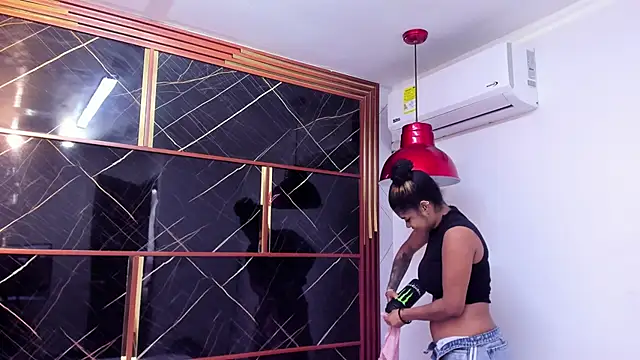 HannyThompson online show from 09.11.25