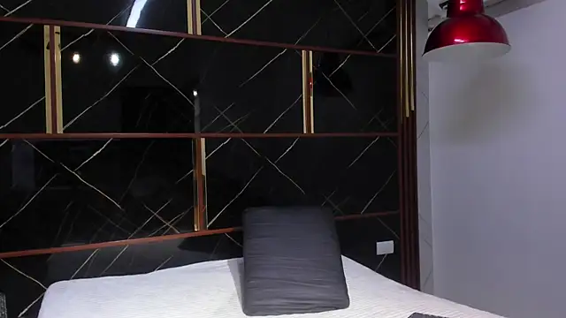 HannyThompson online show from 11.08.25