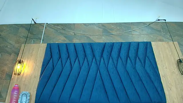 Snapshot of Emma_Valencia_001 chatting on 09.13.25 Emma Valencia 001 online show from 09.13.25