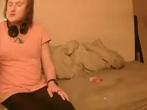 avamaxwell online show from 10.04.25