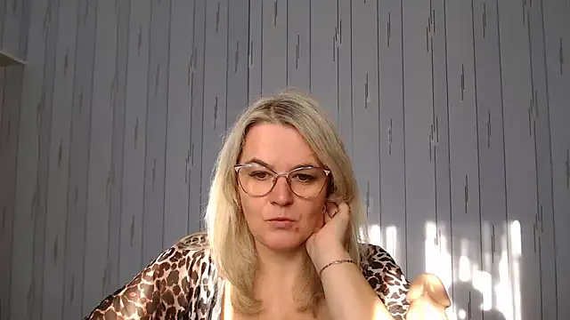 EleanoraDream online show from 10.22.25