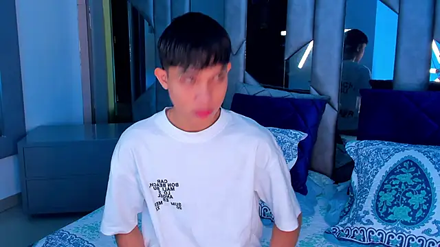 Sebax Young online show from 09.21.25