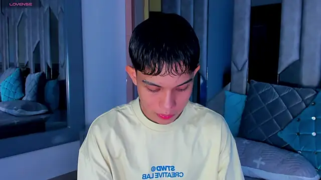 Snapshot of Sebax_Young chatting on 05.14.26 Sebax Young online show from 05.14.26