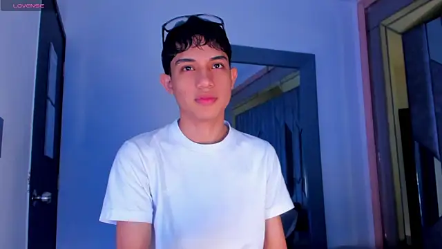 Snapshot of Sebax_Young chatting on 05.18.26 Sebax Young online show from 05.18.26