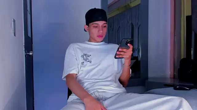 Snapshot of Sebax_Young chatting on 05.22.26 Sebax Young online show from 05.22.26
