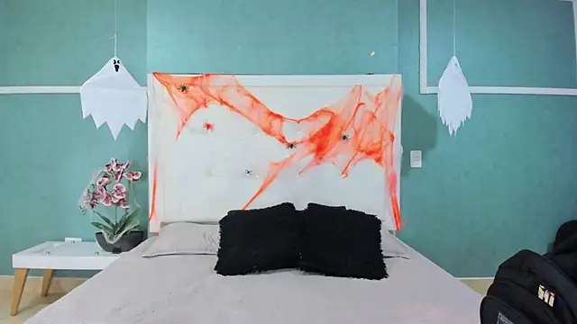 ania gomez online show from 10.24.25