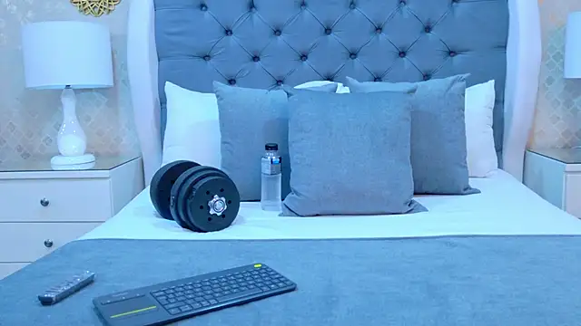 ZoeKrug online show from 11.05.25