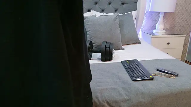 ZoeKrug online show from 01.08.26