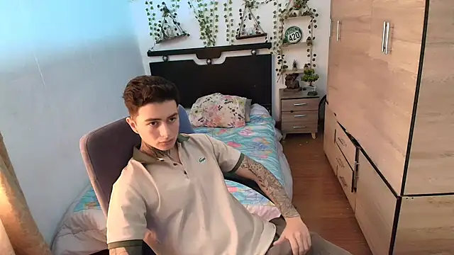 Snapshot of santii_ss chatting on 06.28.26 santii ss online show from 06.28.26