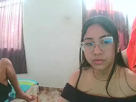 Snapshot of honeysweet111 chatting on 09.26.25 honeysweet111 online show from 09.26.25