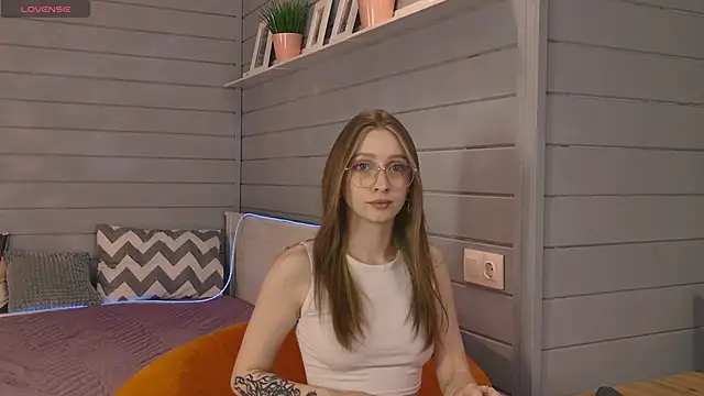 Snapshot of Vikki_wyye chatting on 10.04.25 Vikki wyye online show from 10.04.25