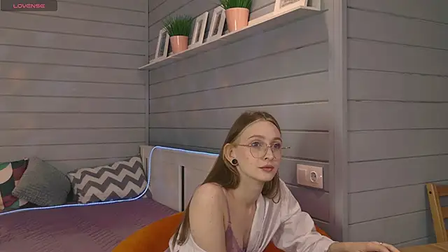 Snapshot of Vikki_wyye chatting on 10.09.25 Vikki wyye online show from 10.09.25