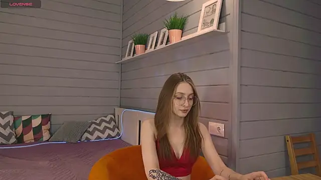 Snapshot of Vikki_wyye chatting on 10.10.25 Vikki wyye online show from 10.10.25