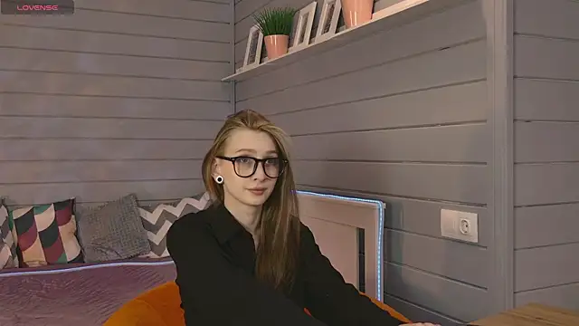 Snapshot of Vikki_wyye chatting on 10.15.25 Vikki wyye online show from 10.15.25
