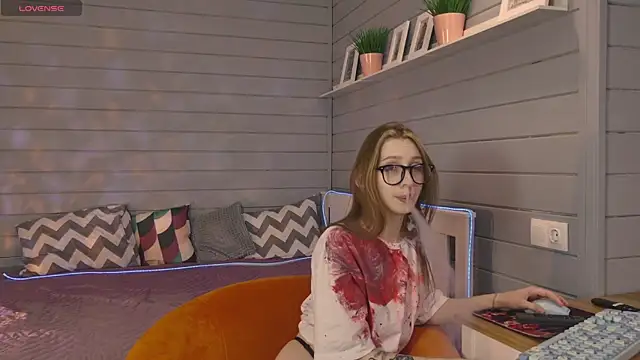 Snapshot of Vikki_wyye chatting on 10.16.25 Vikki wyye online show from 10.16.25