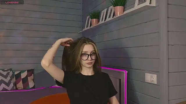 Snapshot of Vikki_wyye chatting on 10.18.25 Vikki wyye online show from 10.18.25
