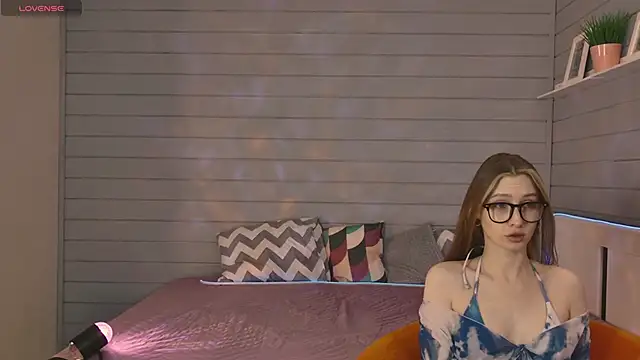 Snapshot of Vikki_wyye chatting on 10.22.25 Vikki wyye online show from 10.22.25