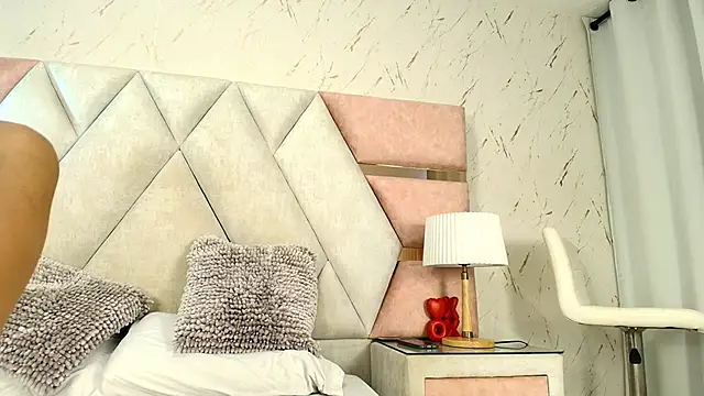 Zoelucas online show from 03.17.26