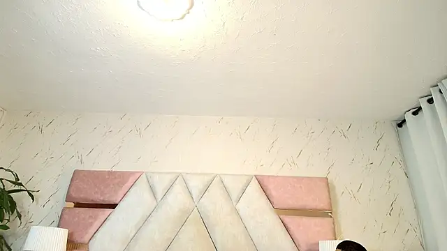 Zoelucas online show from 04.04.26