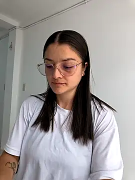 Snapshot of Coralinne__ chatting on 04.04.26 Coralinne online show from 04.04.26