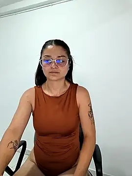 Snapshot of Coralinne__ chatting on 04.10.26 Coralinne online show from 04.10.26
