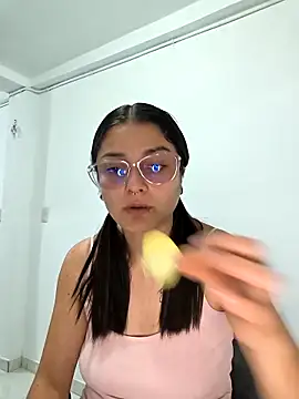 Snapshot of Coralinne__ chatting on 04.14.26 Coralinne online show from 04.14.26