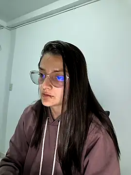 Snapshot of Coralinne__ chatting on 04.21.26 Coralinne online show from 04.21.26