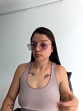 Snapshot of Coralinne__ chatting on 04.24.26 Coralinne online show from 04.24.26