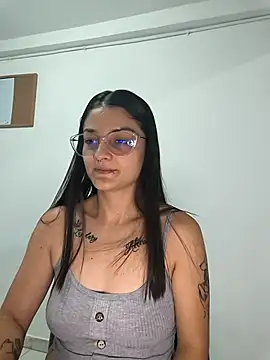 Snapshot of Coralinne__ chatting on 04.26.26 Coralinne online show from 04.26.26