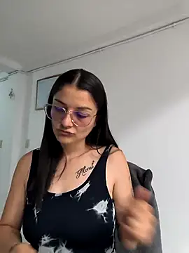 Snapshot of Coralinne__ chatting on 05.04.26 Coralinne online show from 05.04.26