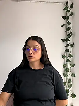 Snapshot of Coralinne__ chatting on 05.08.26 Coralinne online show from 05.08.26