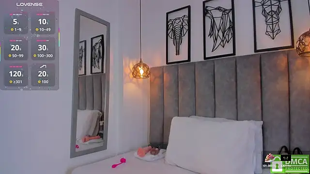 Gia Scott online show from 10.05.25