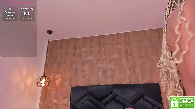 Snapshot of Gia_Scott chatting on 11.29.25 Gia Scott online show from 11.29.25