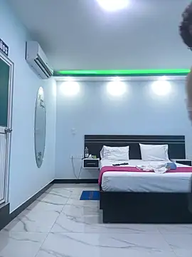 Snapshot of franciscommx chatting on 10.25.25 franciscommx online show from 10.25.25