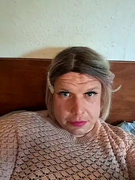 Snapshot of VanessaSissyGay chatting on 10.31.25 VanessaSissyGay online show from 10.31.25