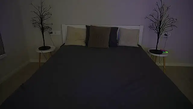 IvyLaurent online show from 10.05.25