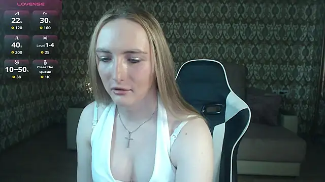 Snapshot of Vi_Luxy chatting on 04.26.26 Vi Luxy online show from 04.26.26