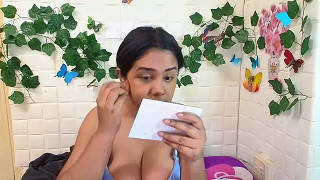 Snapshot of IndiaSexyStripper4u chatting on 09.23.25 IndiaSexyStripper4u online show from 09.23.25