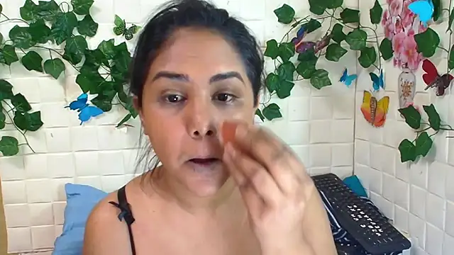 Snapshot of IndiaSexyStripper4u chatting on 10.14.25 IndiaSexyStripper4u online show from 10.14.25