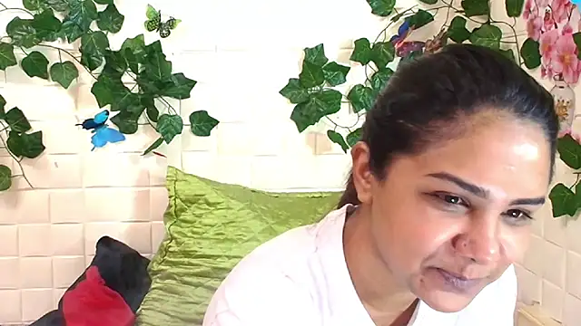 Snapshot of IndiaSexyStripper4u chatting on 10.17.25 IndiaSexyStripper4u online show from 10.17.25