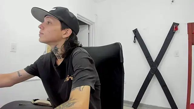 StraightBoy Nick online show from 04.14.26