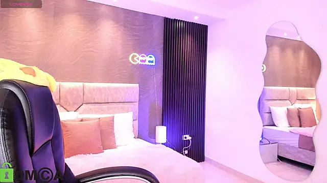 Snapshot of Arinextdoor chatting on 10.10.25 Arinextdoor online show from 10.10.25