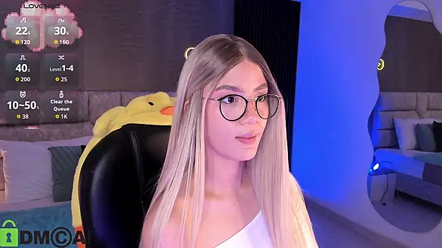 Snapshot of Arinextdoor chatting on 10.15.25 Arinextdoor online show from 10.15.25