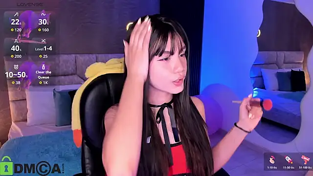 Snapshot of Arinextdoor chatting on 10.21.25 Arinextdoor online show from 10.21.25